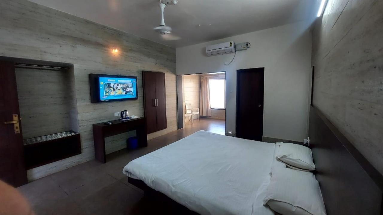 RNS Guest House Māvalli Extérieur photo